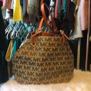 Michael Kors purse: rare color: like new